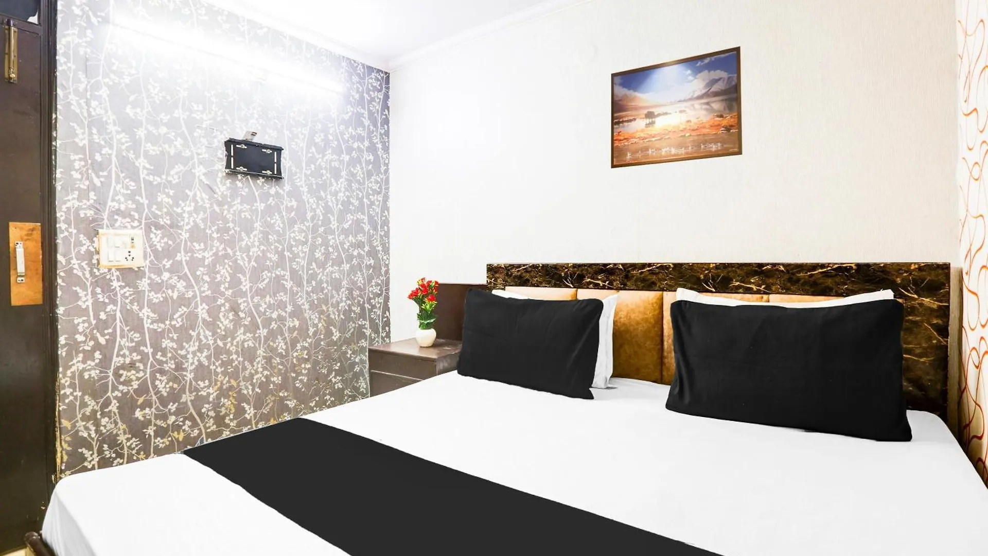 ***  Hotel O 7 Diamond Delhi  India